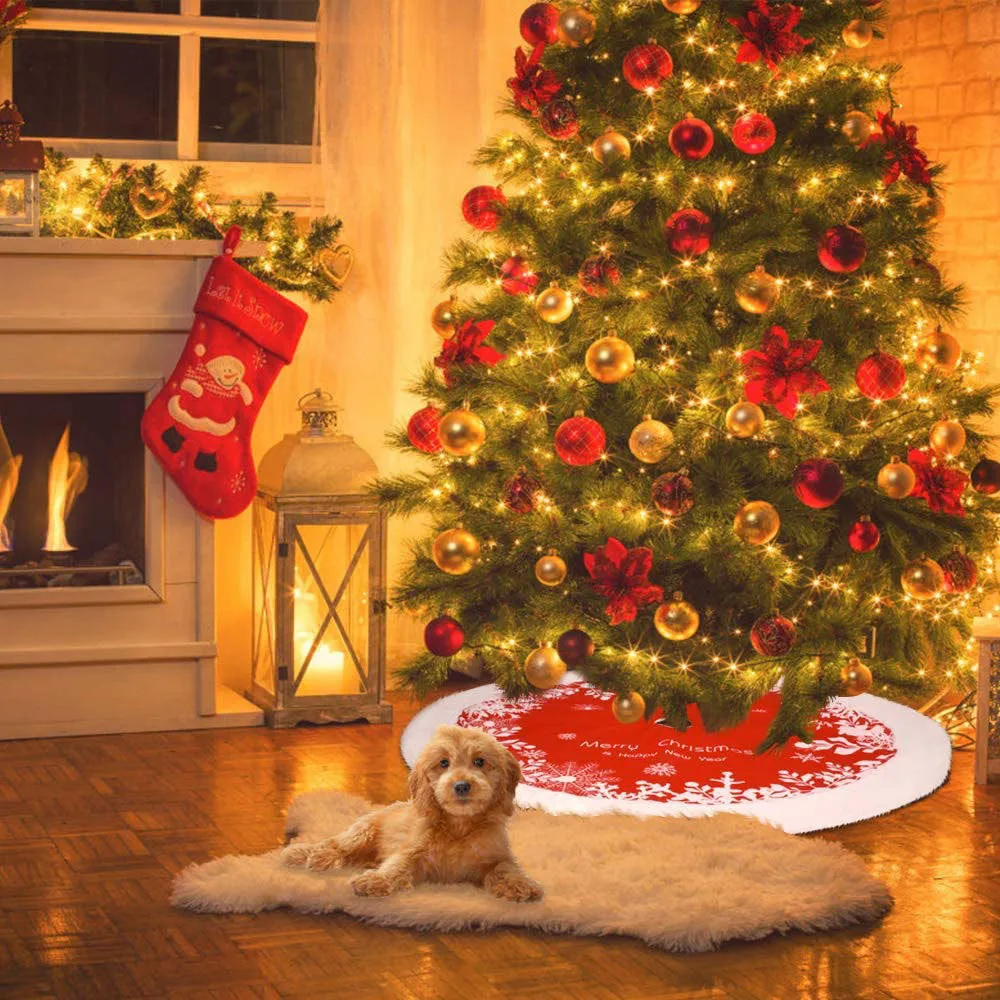 Classic Red & White Christmas Tree Skirt – Festive Snowflake Design for a Cozy Holiday Touch