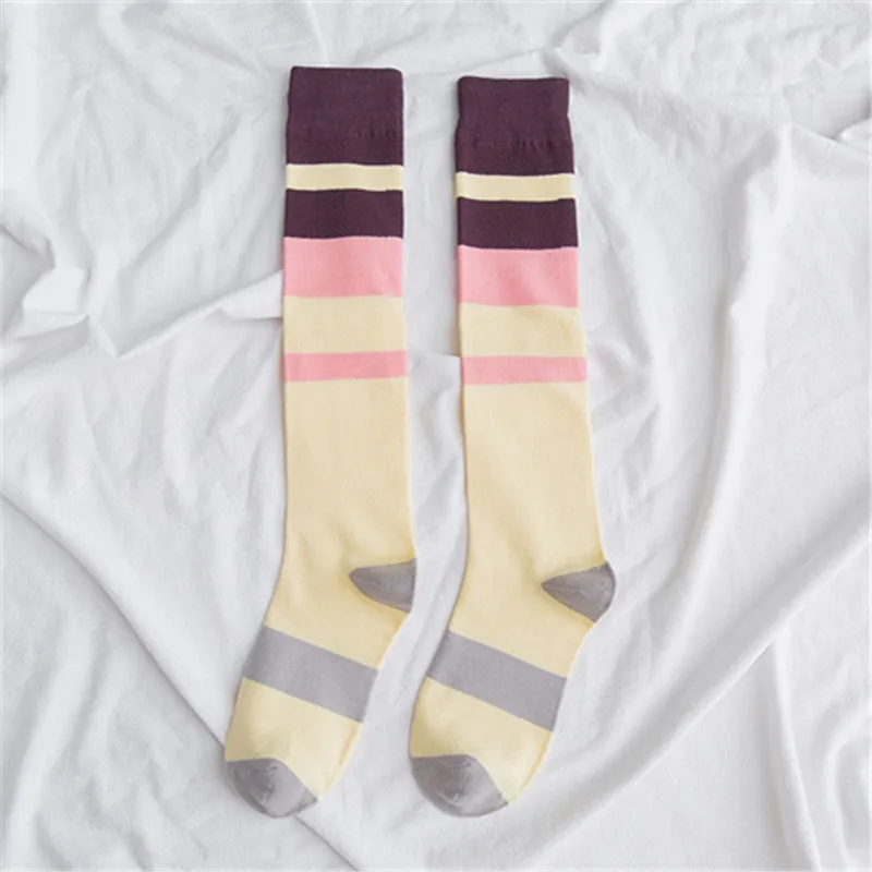 Contrasting color knee-length women's socks