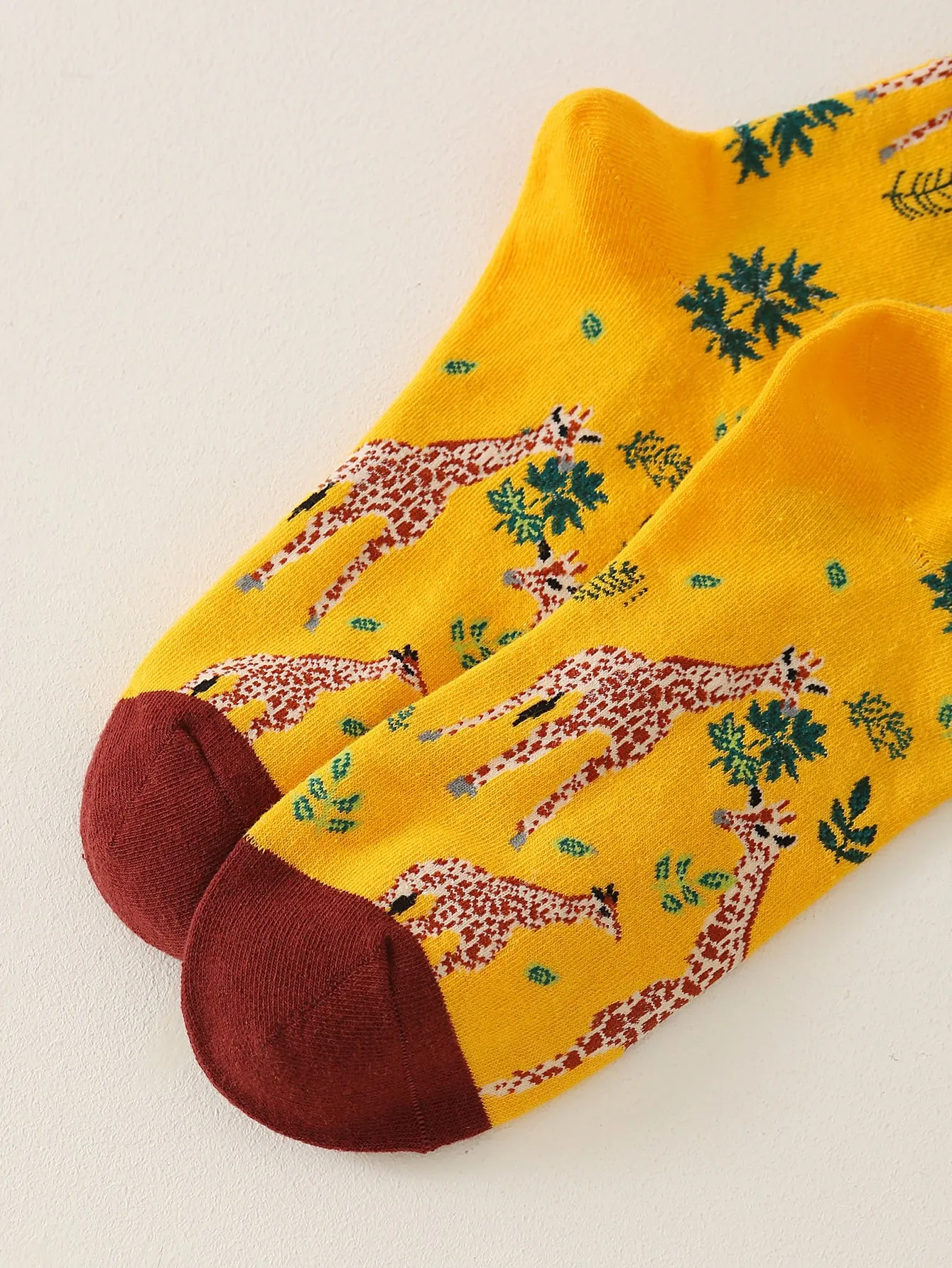 Giraffe & Leaf Pattern Crew Socks for Men Fun Socks Funky Socks Novelty Socks